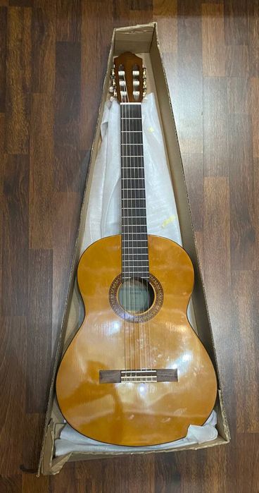 Гитара Ямаха новая в коробке  6 струнная