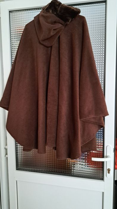 Poncho elegant și jachetă blăniță