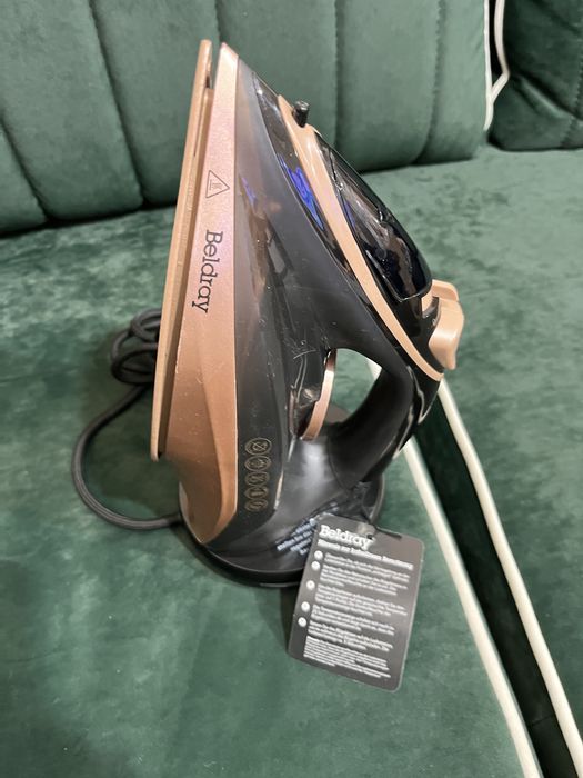 Безжична ютия/ немско качество/ зарядна станция/ нова