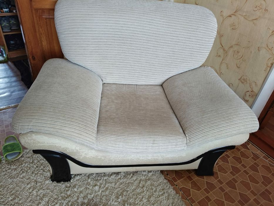 Продается диван и кресло