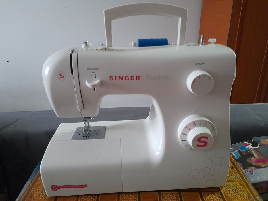 Mașină de cusut SINGER
