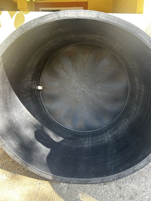 Butoi 1000 l din plastic cauciucat cu robinet de golite,rezistent