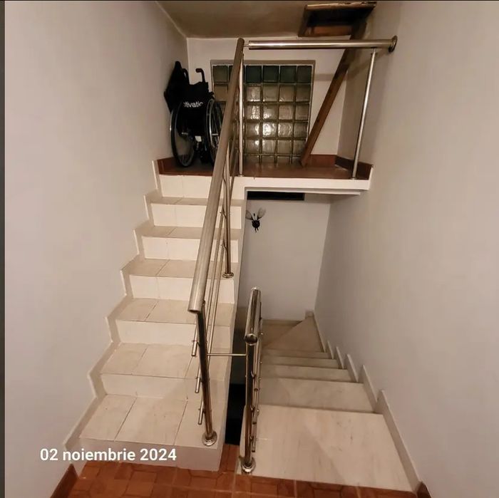 Vand casa (parter+etaj) - zona Biserica Noua