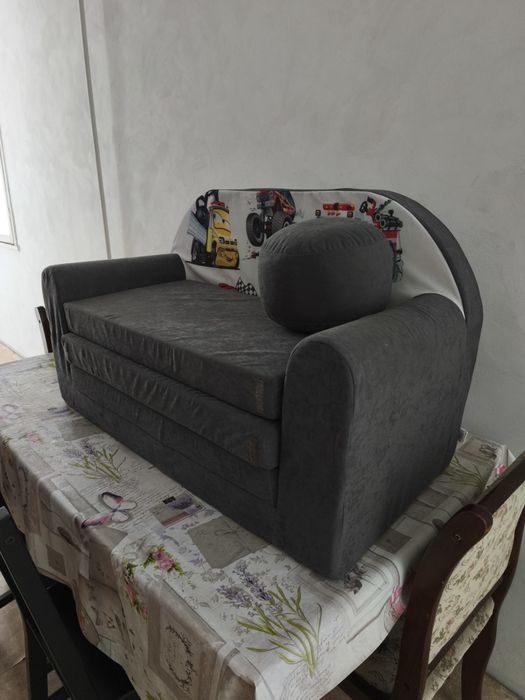 Детско канапе, става и на легълце.