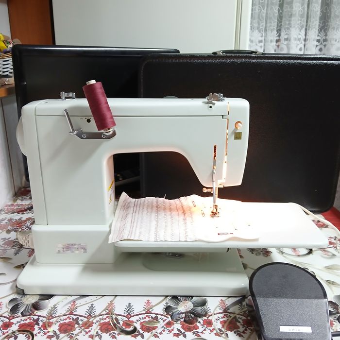 Masina de cusut ADLER cu graifar industrial si multiple operații