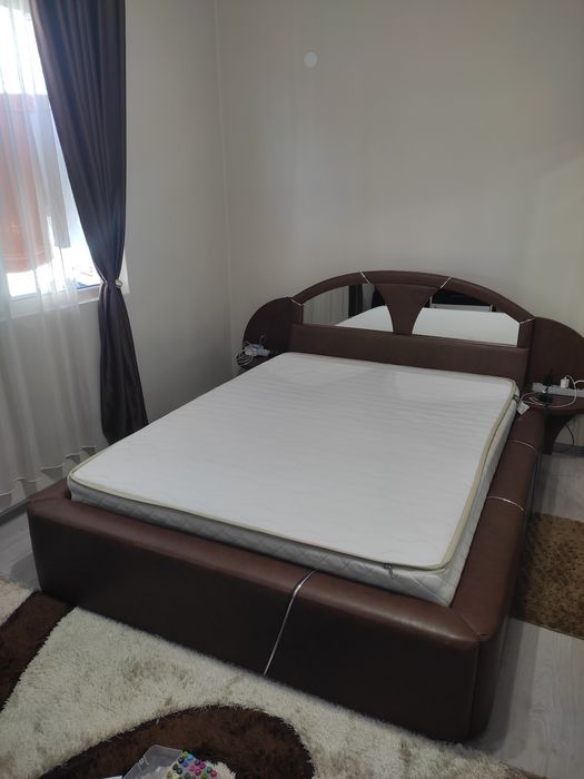 Спалня с матрак гардероб и тоалетка