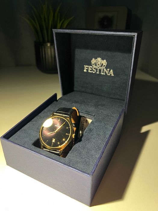 Ceas Festina Classic F16747/4 Gold & Black