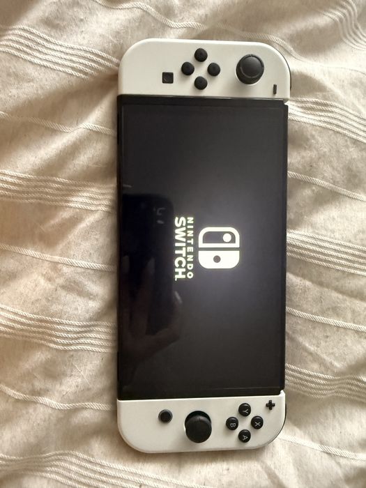 Nintendo Switch OLED с dock, аксесоари и игри