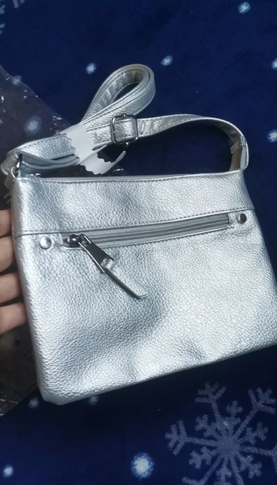 Geanta tip postas Avon, noua