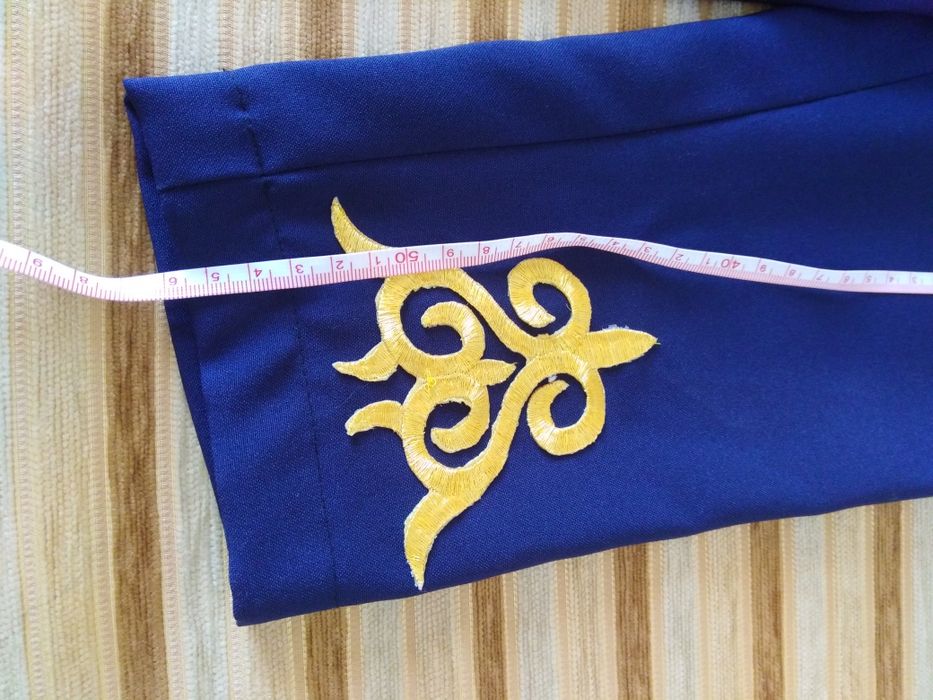 Продам 2 костюма  на мальчика