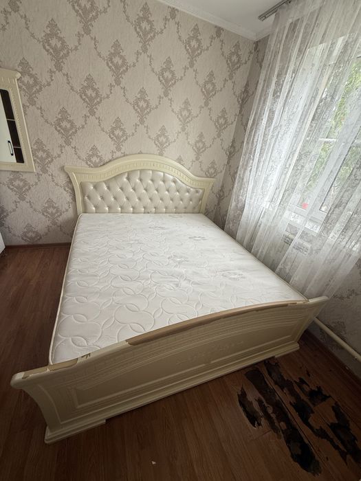 Продам кровать с матрасом