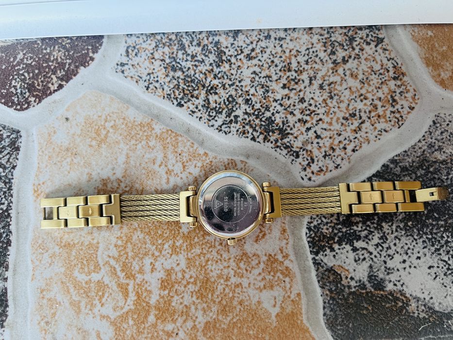 ceas guess dama !