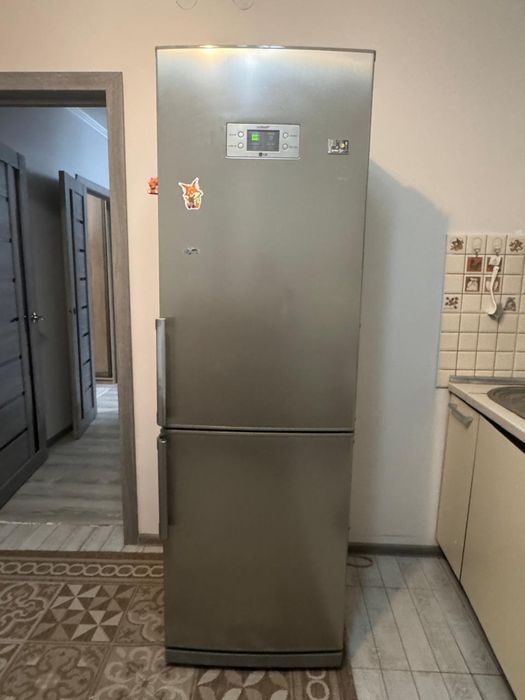 Срочно продам холодильник LG