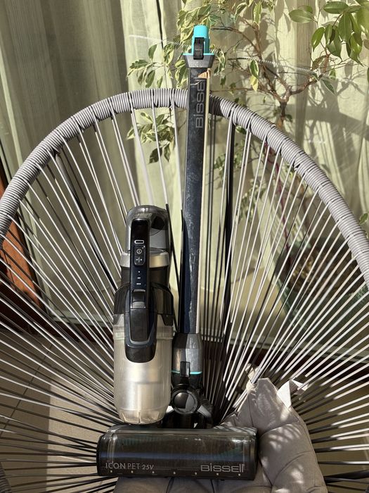 Aspirator vertical fără fir - Bissell