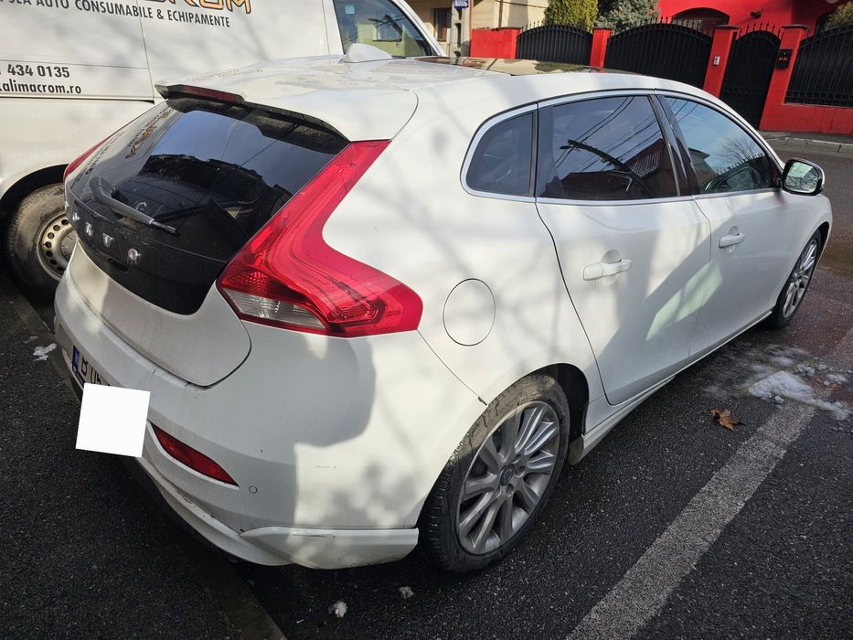 VOLVO  V40  2014