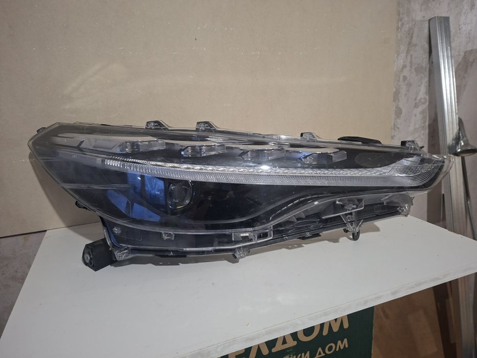 Десен фар за Toyota Corolla Cross 2021-2025