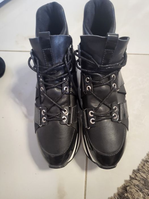 Маркови боти Armani