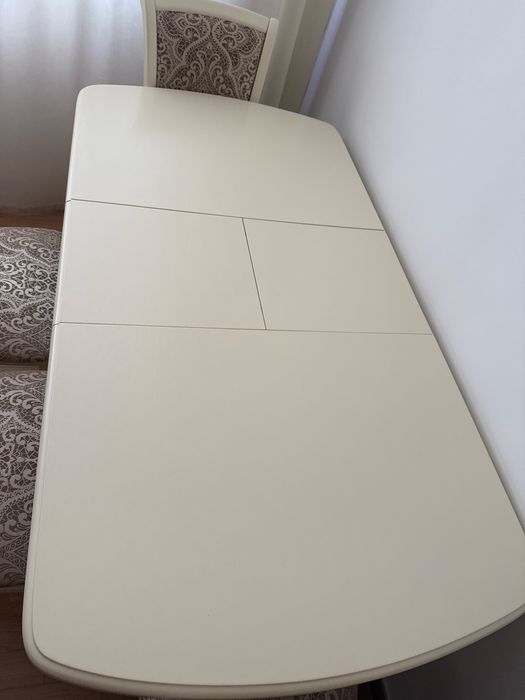 Продам стол с 4 стульями дерево