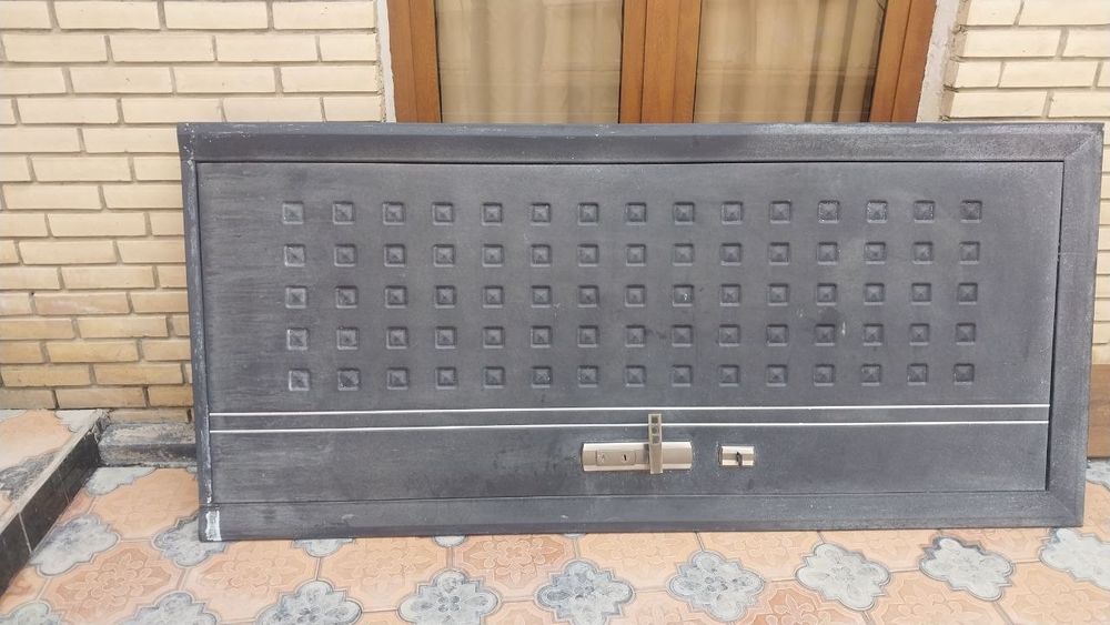 Темир эшик сотилади