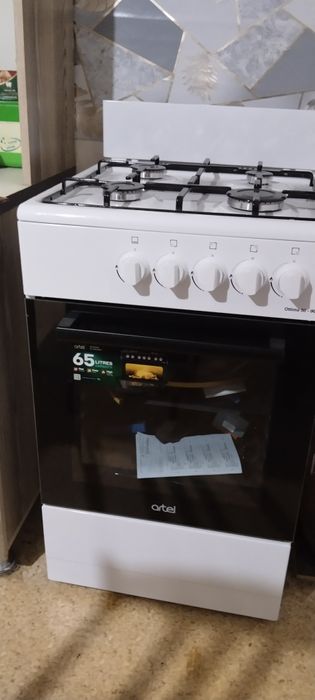 Продаем газ плита и диван