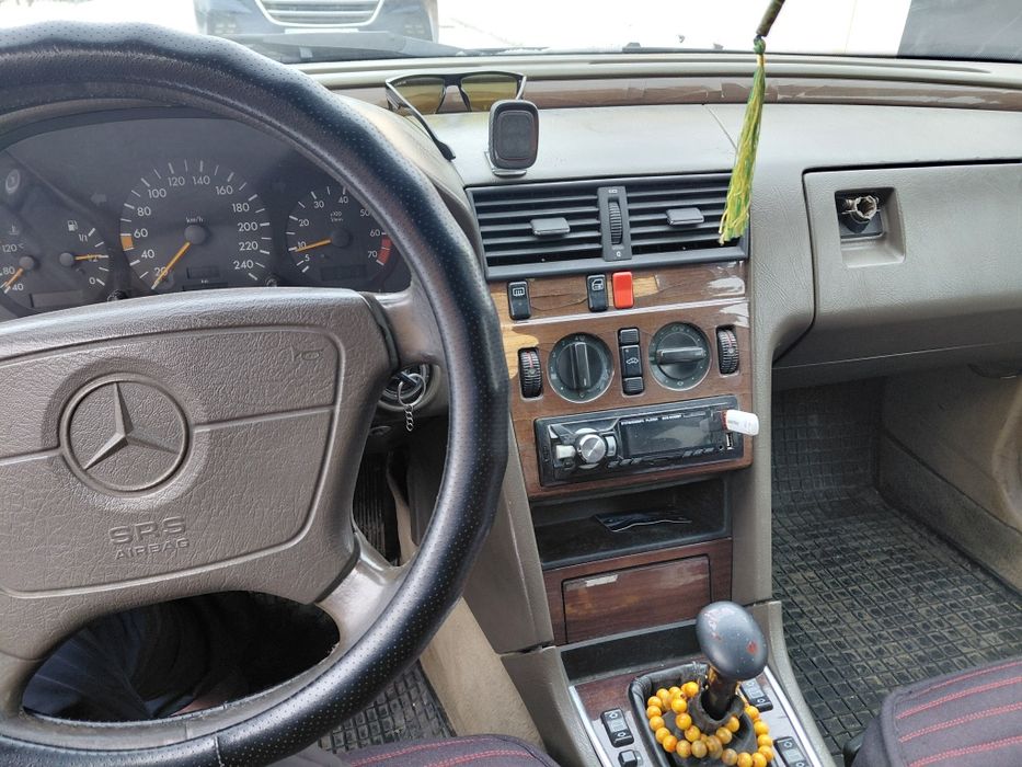 Продам мерседес с180