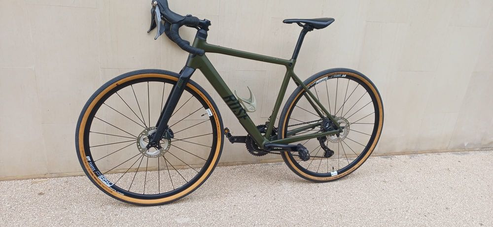 Bicicleta gravel 2x11 , furca din carbon