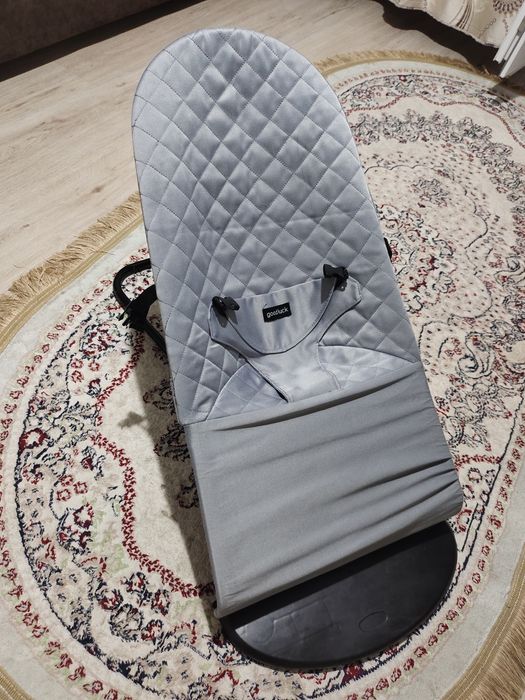 Продам шезлонг (качалка ручная) серого цвета