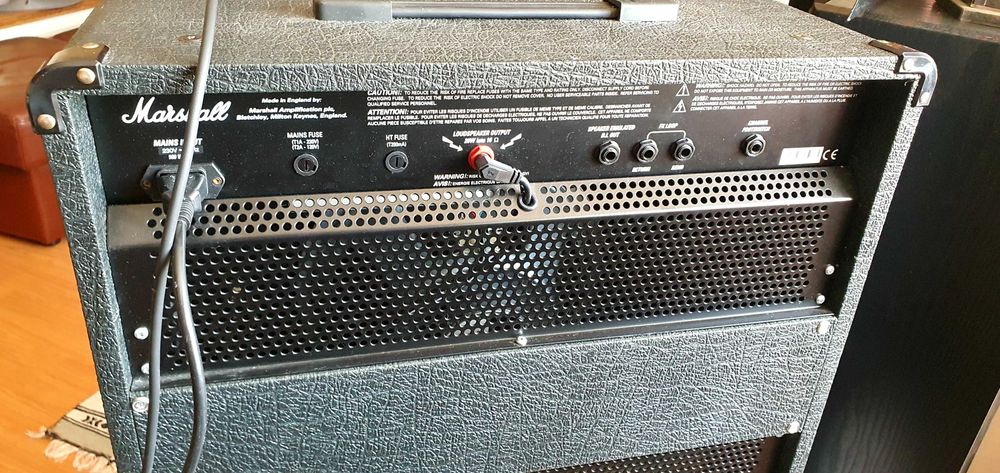 Marshall JCM 2000 DSL 201 Dual super lead лампово комбо кабинет