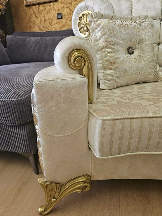 Продавам холова гарнитура