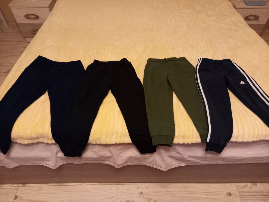 Дрехи от 104 до 134 .Всяко по 3лв.