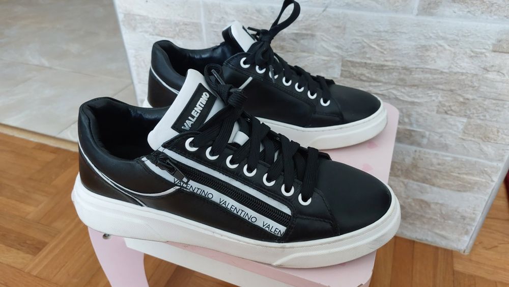 Оригинални Valentino