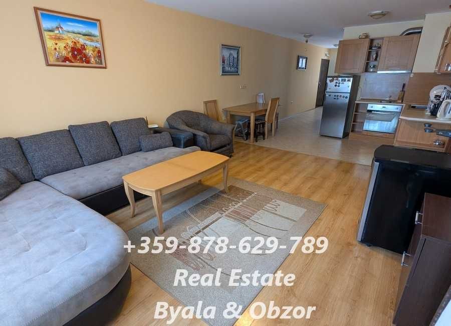 Просторен тристаен апартамент с голяма тераса