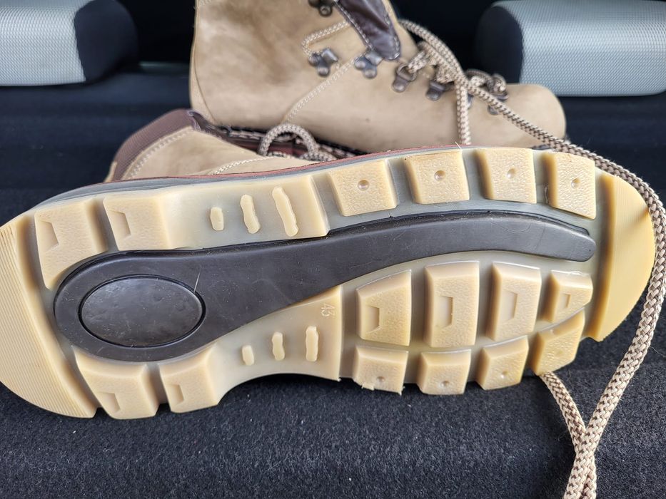 Bocanci de munte Meindl 38 39 si Eddie Bauer 43  Noi