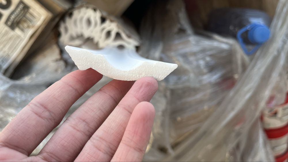 Продам потолочные плинтусы