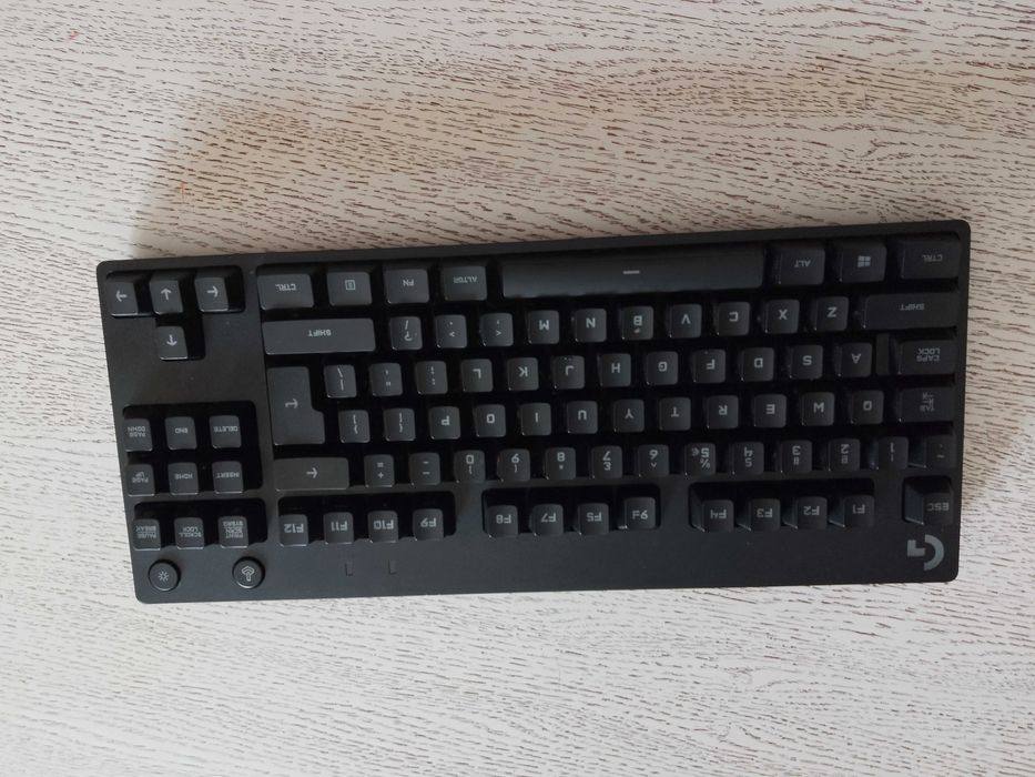 Logitech G PRO механична gaming клавиатура