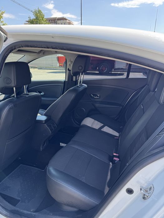 Vând Renault Fluence