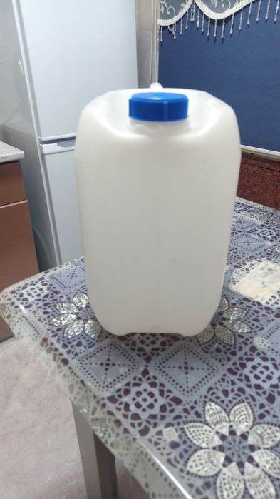 Продаю канистры для питьевой воды