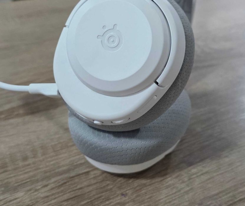 Безжични геймърски слушалки SteelSeries Arctis Nova 3