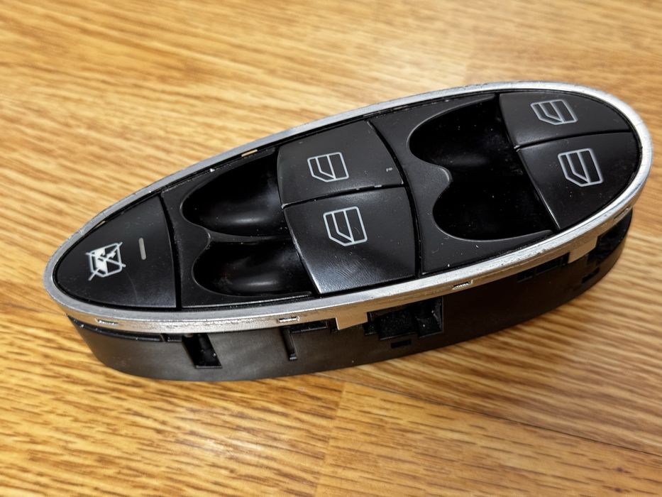 Кора и бутони за Mercedes CLS 219