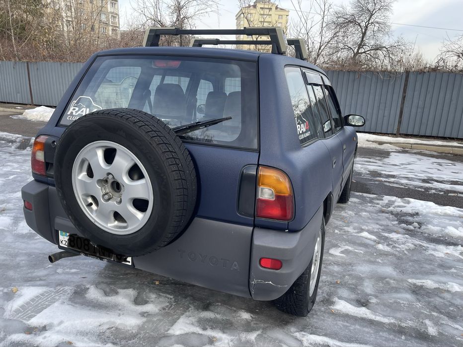Автомобиль- Rav4.