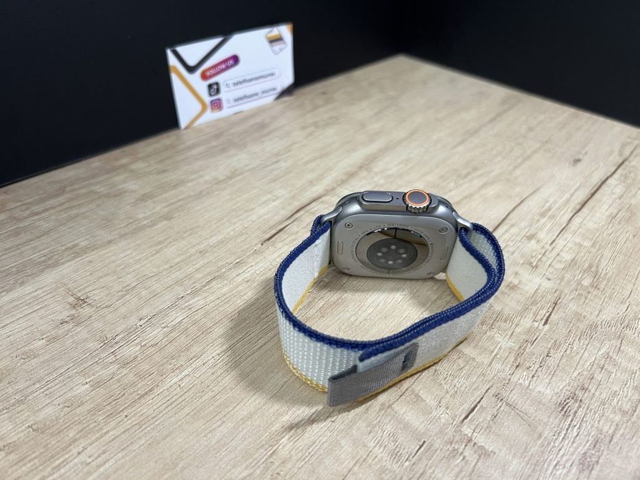 Apple Watch Ultra 49mm Natural Titanium Second-Hand 2 ani g