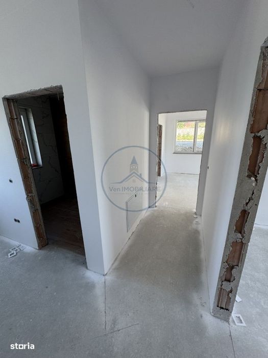 Apartament 2 camere / etaj 1 / loc de parcare si boxa / zona CETATII — fotografia 2