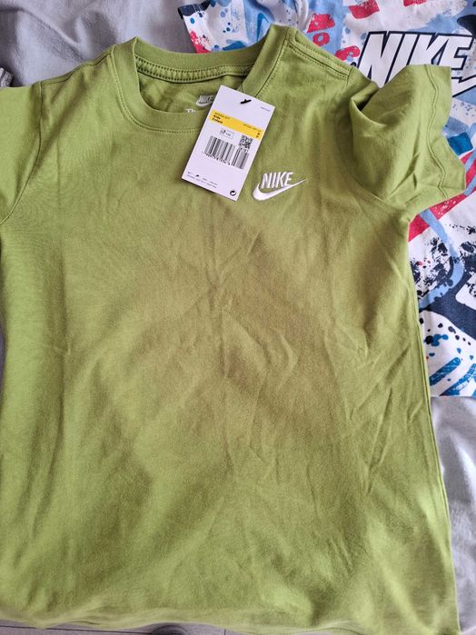 Детски тениски и панталони Nike