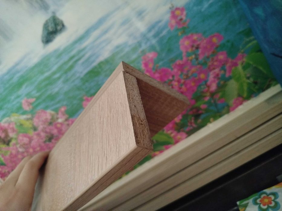 Uy uchun stol juda qulay va mustahkam