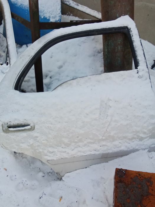 Продам двери тайота креста 90 кузов