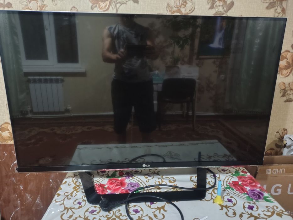 Продам телевизор на запчасти