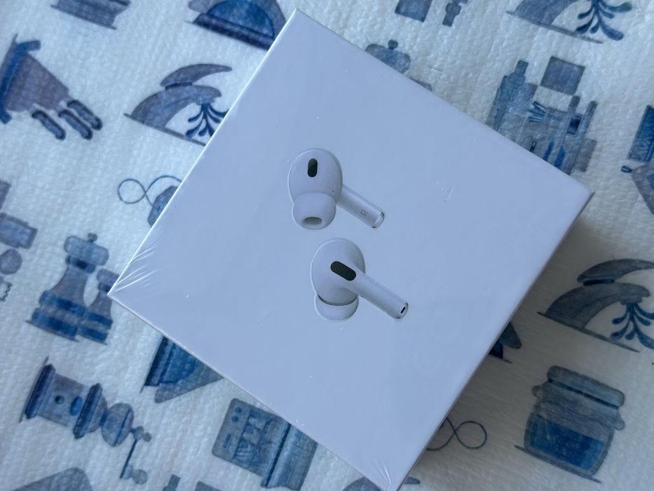 Apple AirPods Pro (2-ро поколение) – нови, запечатани