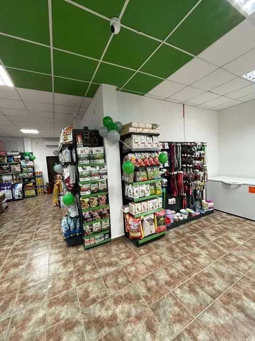 Метални стелажи за зоомагазин - търговско оборудване НОВО НАЛИЧНО