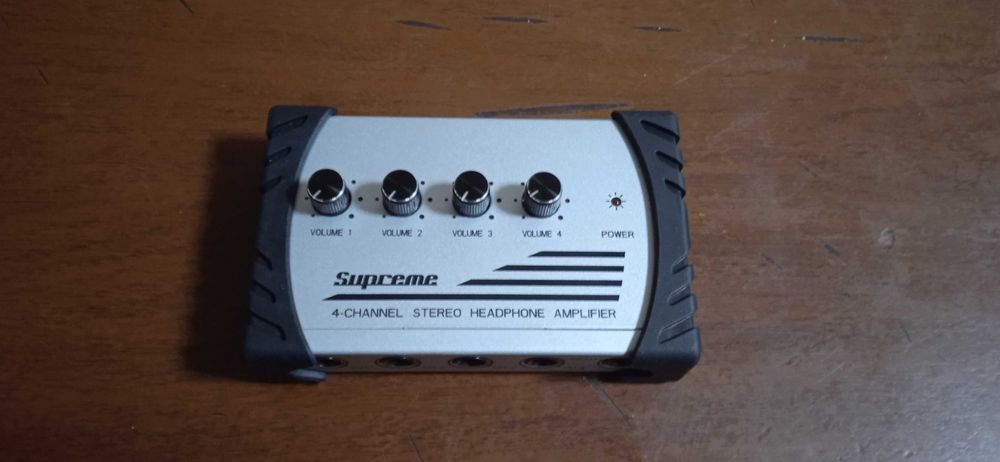 Supreme 4 канален предусилвател за слушалки
