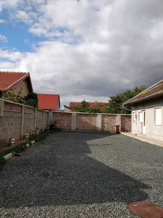 Inchiriez garsoniera in Gradiște cu parcare in curte proprie
